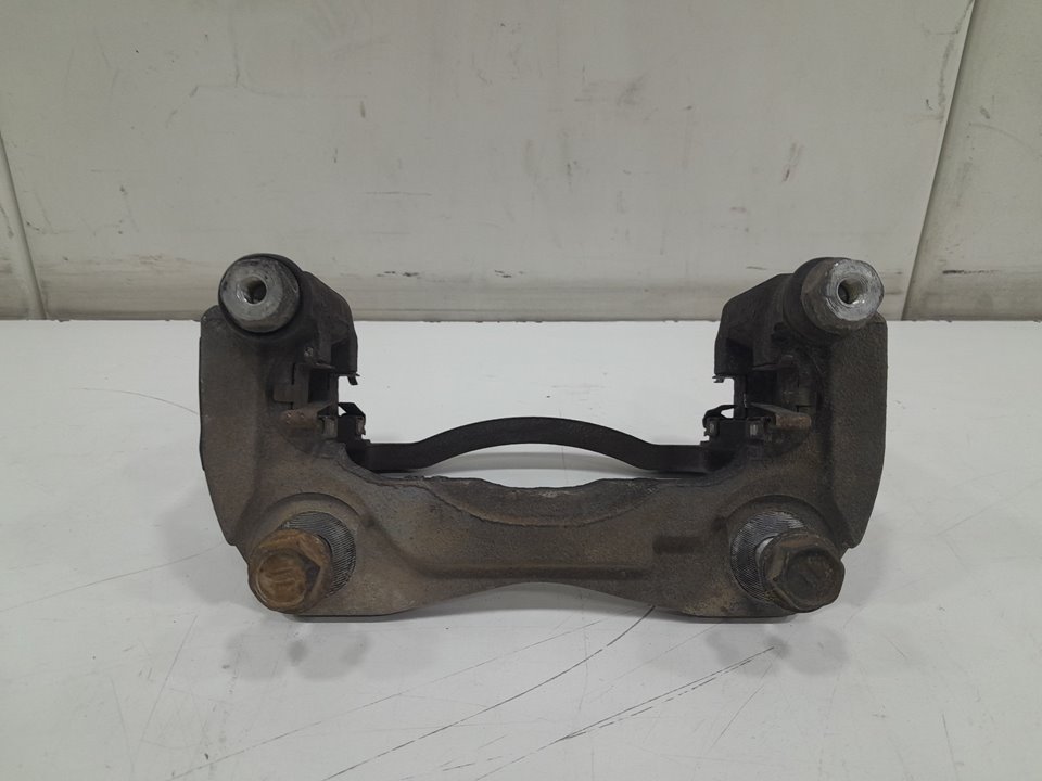 SOPORTE PINZA FRENO DELANTERO DERECHO foto 3