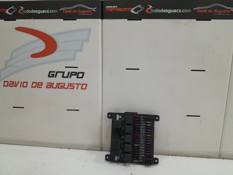 CAJA RELES / FUSIBLES