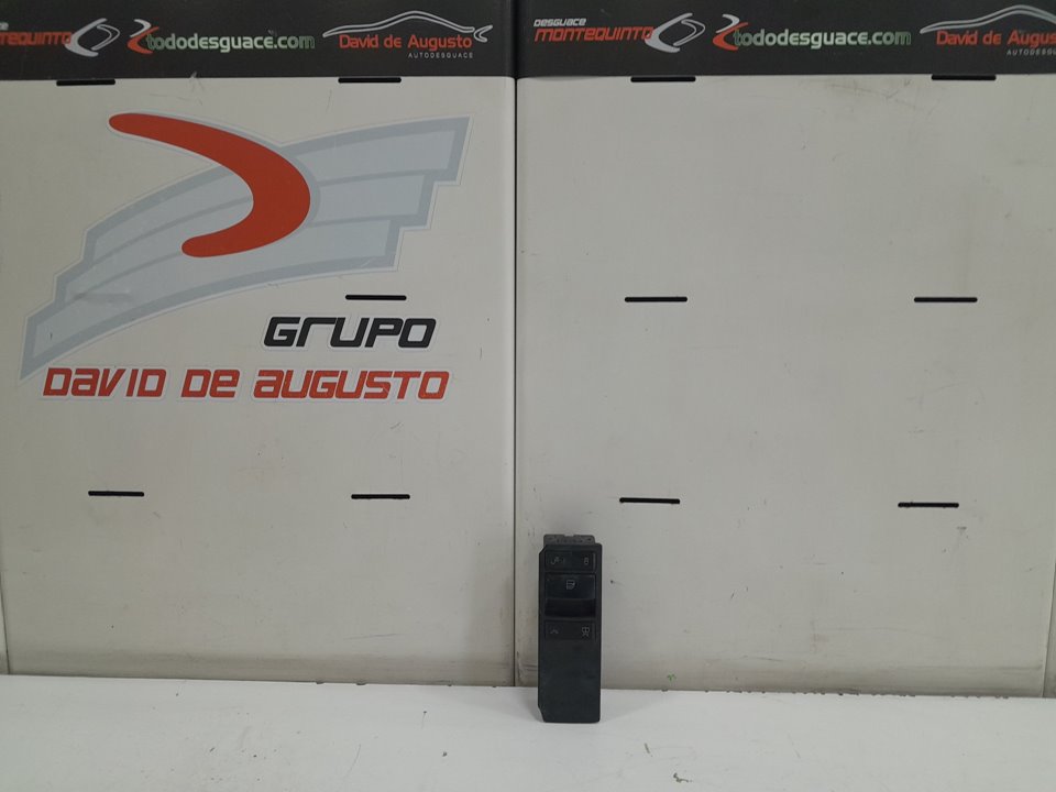 MANDO ELEVALUNAS DELANTERO DERECHO