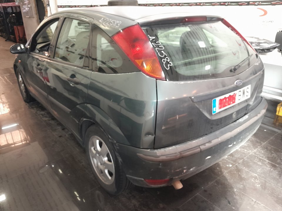 FORD FOCUS BERLINA (CAK) Ghia   |   01.01 - 12.04 foto 8