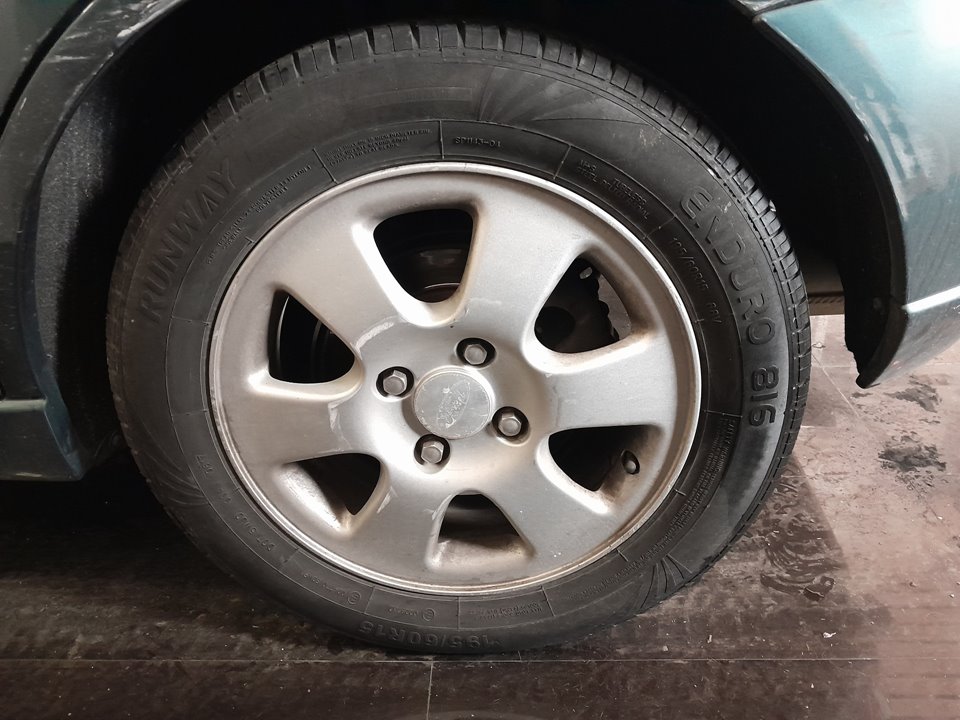 FORD FOCUS BERLINA (CAK) Ghia   |   01.01 - 12.04 foto 11