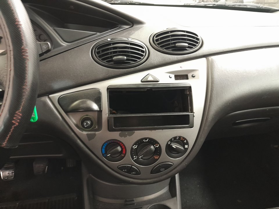 FORD FOCUS BERLINA (CAK) Ghia   |   01.01 - 12.04