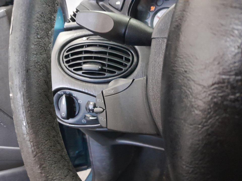 FORD FOCUS BERLINA (CAK) Ghia   |   01.01 - 12.04