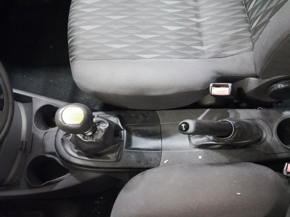 FORD FOCUS BERLINA (CAK) Ghia   |   01.01 - 12.04