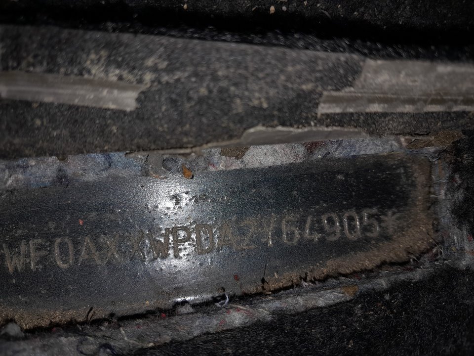FORD FOCUS BERLINA (CAK) Ghia   |   01.01 - 12.04