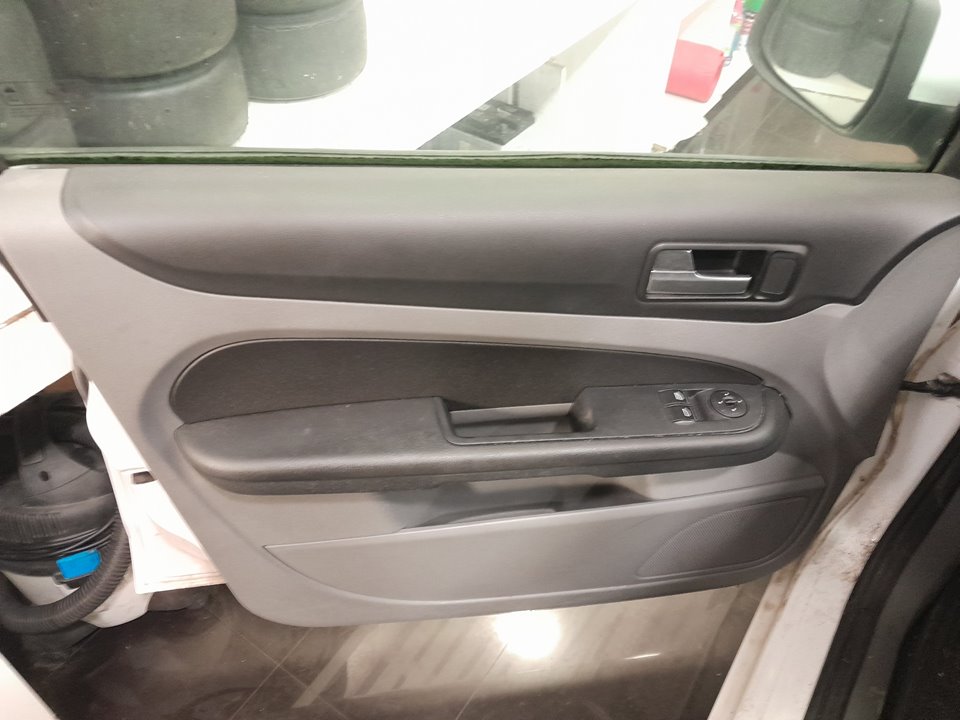 FORD FOCUS BERLINA (CAP) Ghia   |   01.05 - 12.07