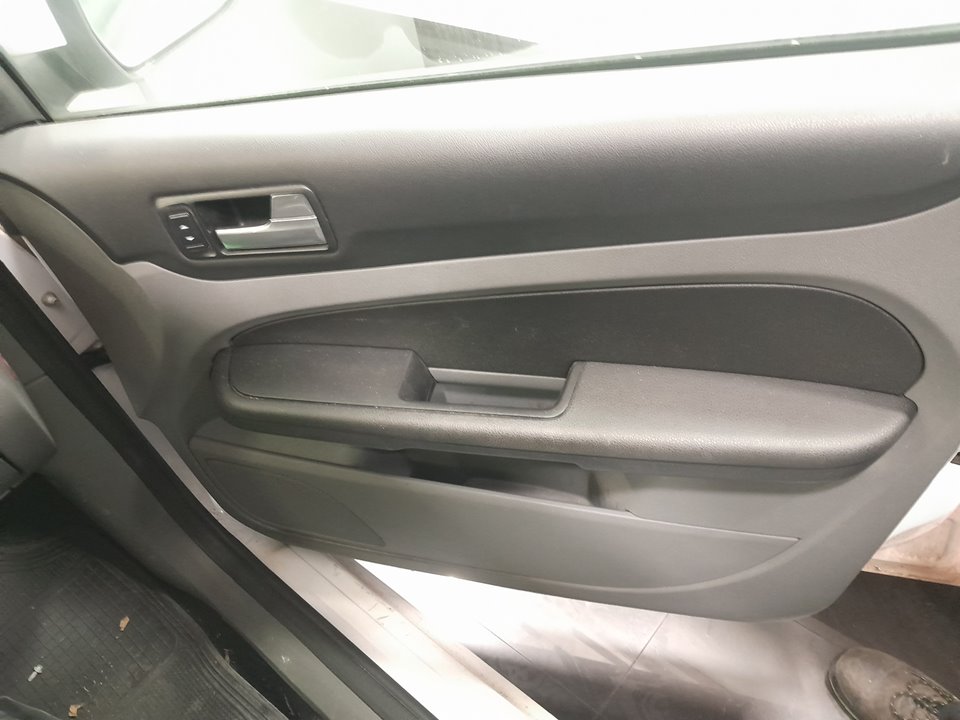 FORD FOCUS BERLINA (CAP) Ghia   |   01.05 - 12.07