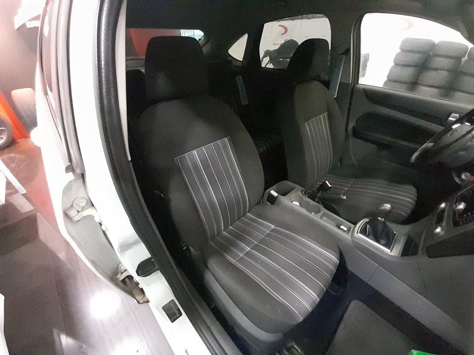 FORD FOCUS BERLINA (CAP) Ghia   |   01.05 - 12.07