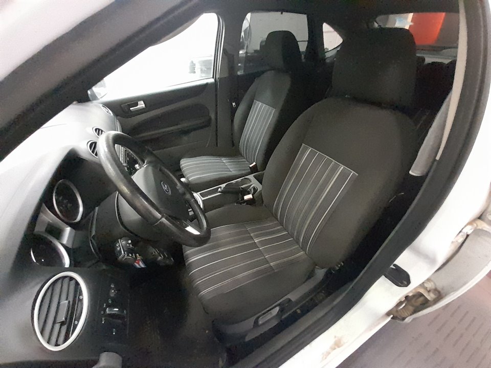 FORD FOCUS BERLINA (CAP) Ghia   |   01.05 - 12.07
