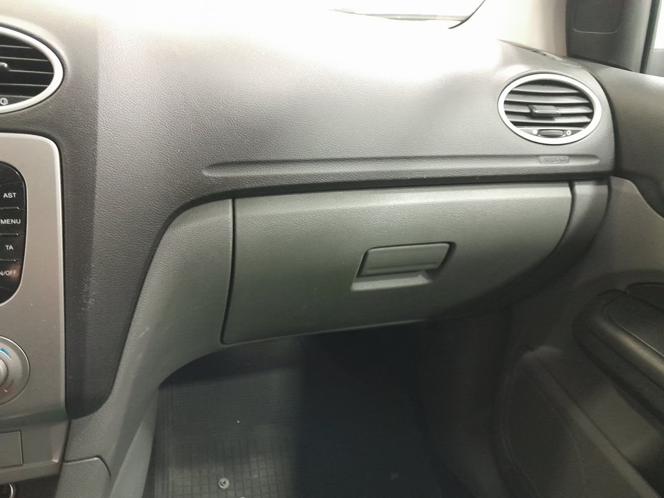 FORD FOCUS BERLINA (CAP) Ghia   |   01.05 - 12.07