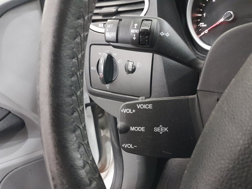 FORD FOCUS BERLINA (CAP) Ghia   |   01.05 - 12.07