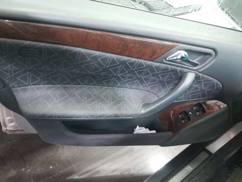 MERCEDES CLASE C (W203) FAMILIAR C 220 T CDI (203.206)   |   01.01 - 12.04 foto 12