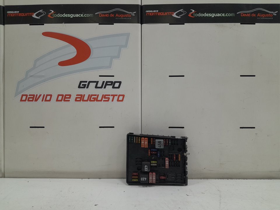CAJA RELES / FUSIBLES