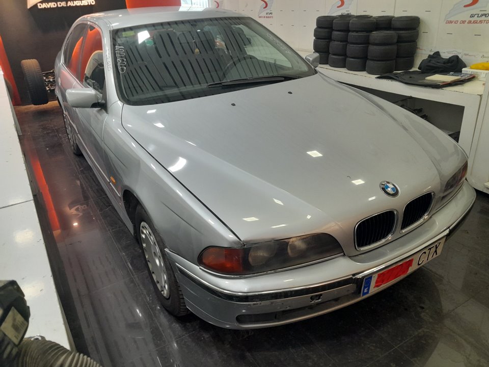 BMW SERIE 5 BERLINA (E39) 520i   |   09.95 - 12.00 foto 2