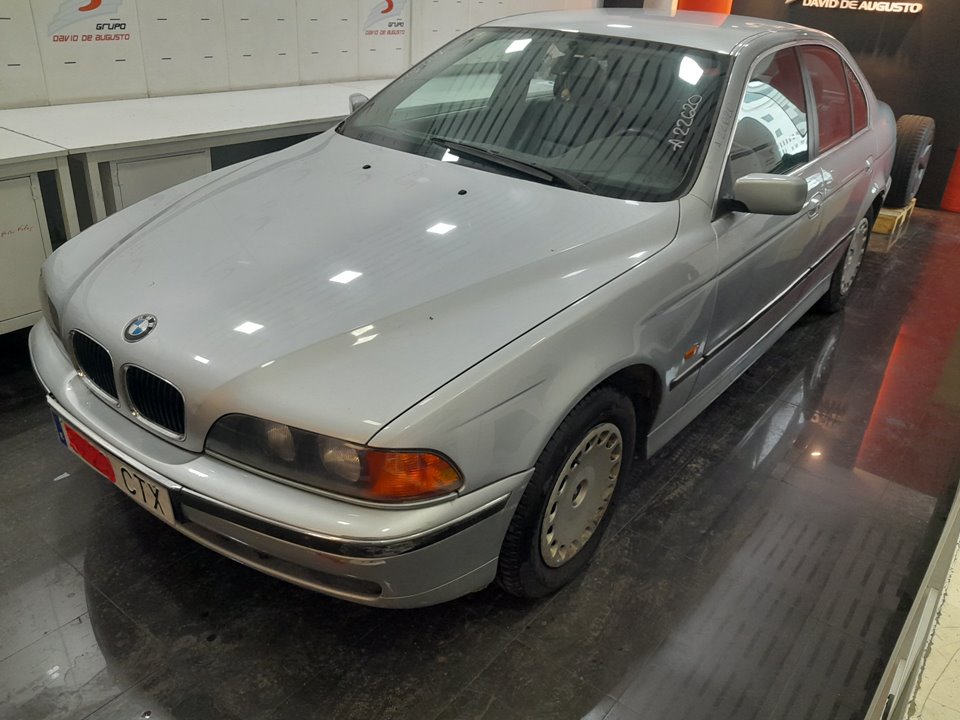 BMW SERIE 5 BERLINA (E39) 520i   |   09.95 - 12.00 foto 3
