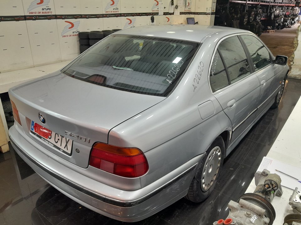 BMW SERIE 5 BERLINA (E39) 520i   |   09.95 - 12.00 foto 9