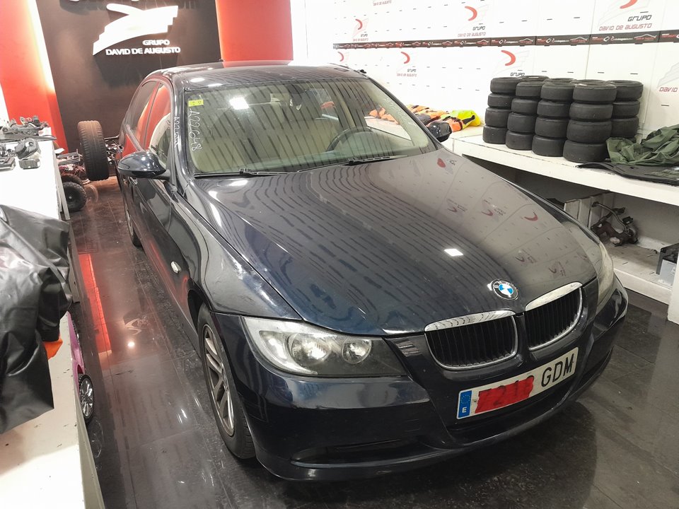 BMW SERIE 3 BERLINA (E90) 318d   |   09.07 - 12.11 foto 2