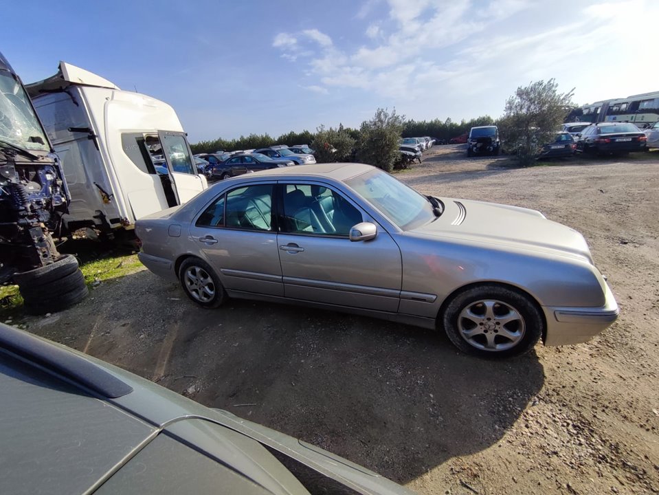 MERCEDES CLASE E (W210) BERLINA DIESEL 270 CDI (210.016)   |   06.99 - 12.02 foto 2