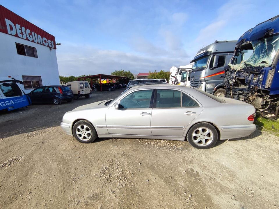 MERCEDES CLASE E (W210) BERLINA DIESEL 270 CDI (210.016)   |   06.99 - 12.02 foto 4