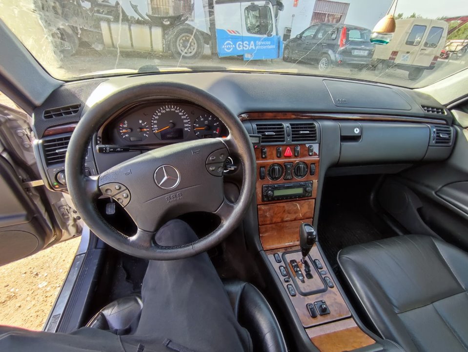 MERCEDES CLASE E (W210) BERLINA DIESEL 270 CDI (210.016)   |   06.99 - 12.02 foto 8