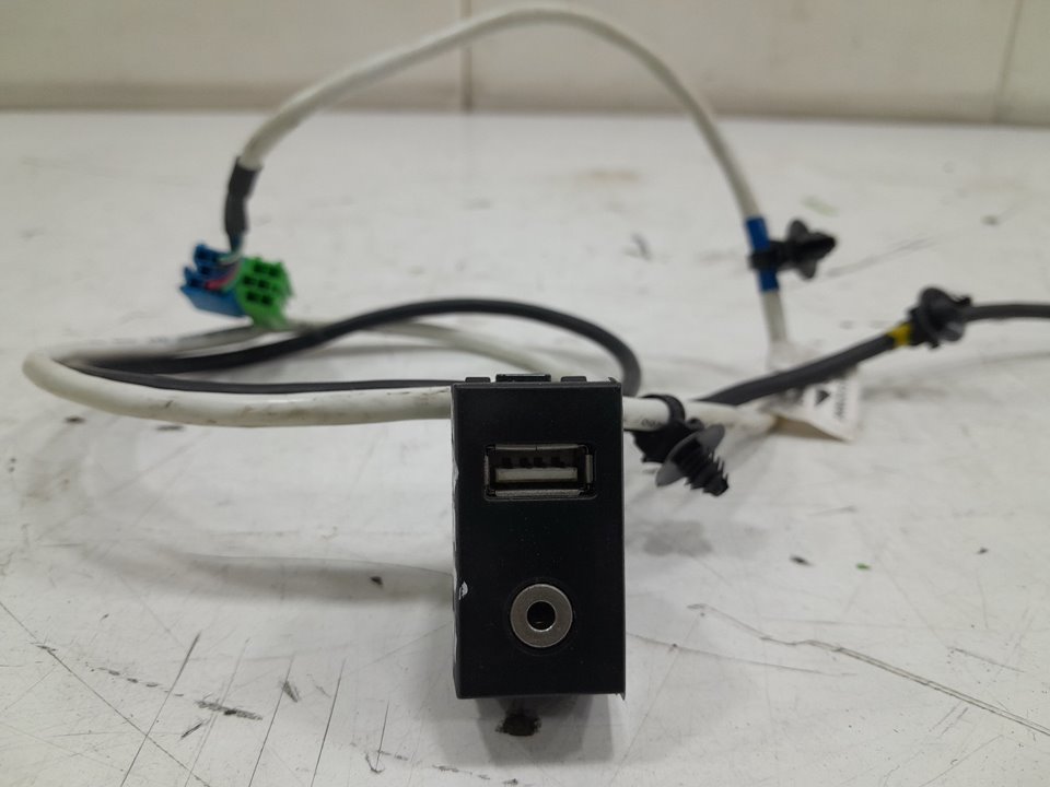 PUERTO USB AUXILIAR RENAULT T 460 DTI 11 460 EURO VI