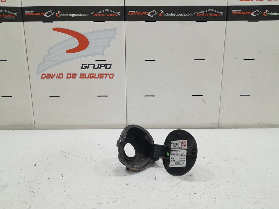 TAPA EXTERIOR COMBUSTIBLE
