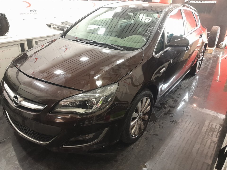 OPEL ASTRA J LIM. Excellence   |   11.11 - 12.14 foto 3