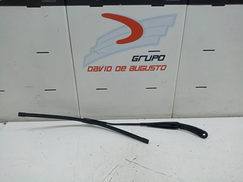 BRAZO LIMPIA DELANTERO IZQUIERDO