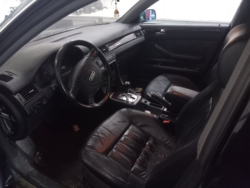 AUDI A6 BERLINA (4B2) 2.4 Quattro   |   04.97 - 12.01 foto 8