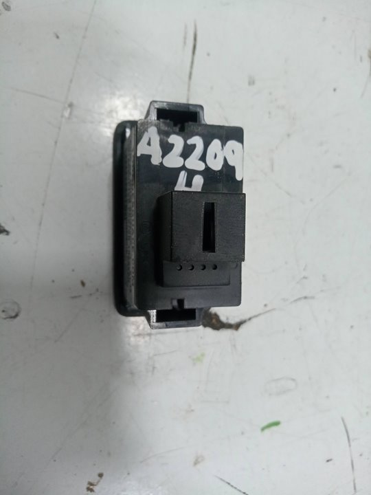 INTERRUPTOR PORTON TRASERO foto 4