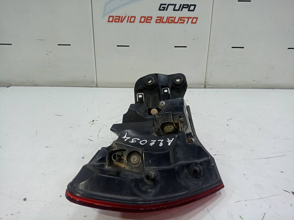 PILOTO TRASERO DERECHO foto 3