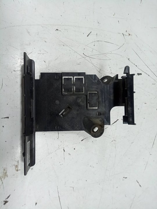 SOPORTE DE MONTAJE DE MÓDULO DE CONTROL AUDI Q3 (8UG) Attraction   |   01.15 - 12.18