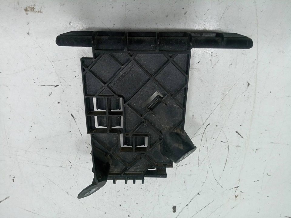 SOPORTE DE MONTAJE DE MÓDULO DE CONTROL AUDI Q3 (8UG) Attraction   |   01.15 - 12.18