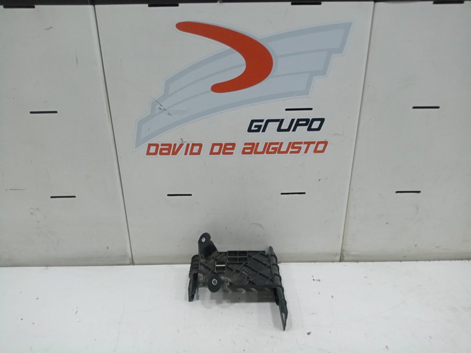 SOPORTE DE MONTAJE DE MÓDULO DE CONTROL AUDI Q3 (8UG) Attraction   |   01.15 - 12.18