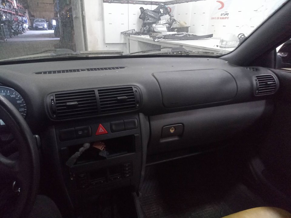AUDI A3 (8L) 1.6 Ambiente   |   09.96 - 12.00