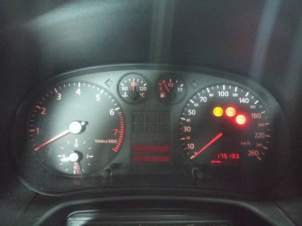 AUDI A3 (8L) 1.6 Ambiente   |   09.96 - 12.00