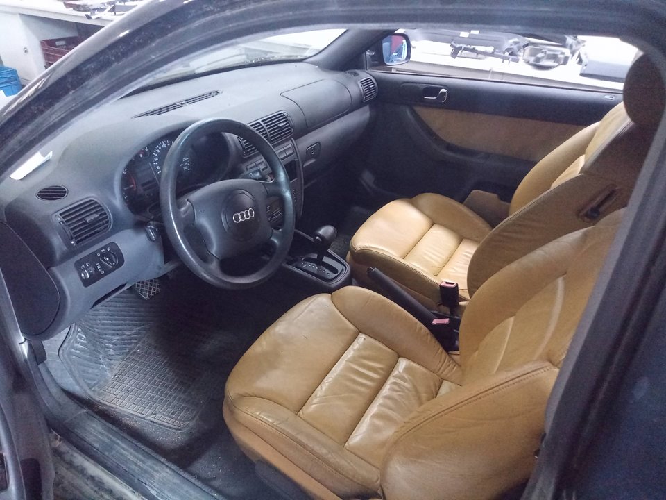 AUDI A3 (8L) 1.6 Ambiente   |   09.96 - 12.00