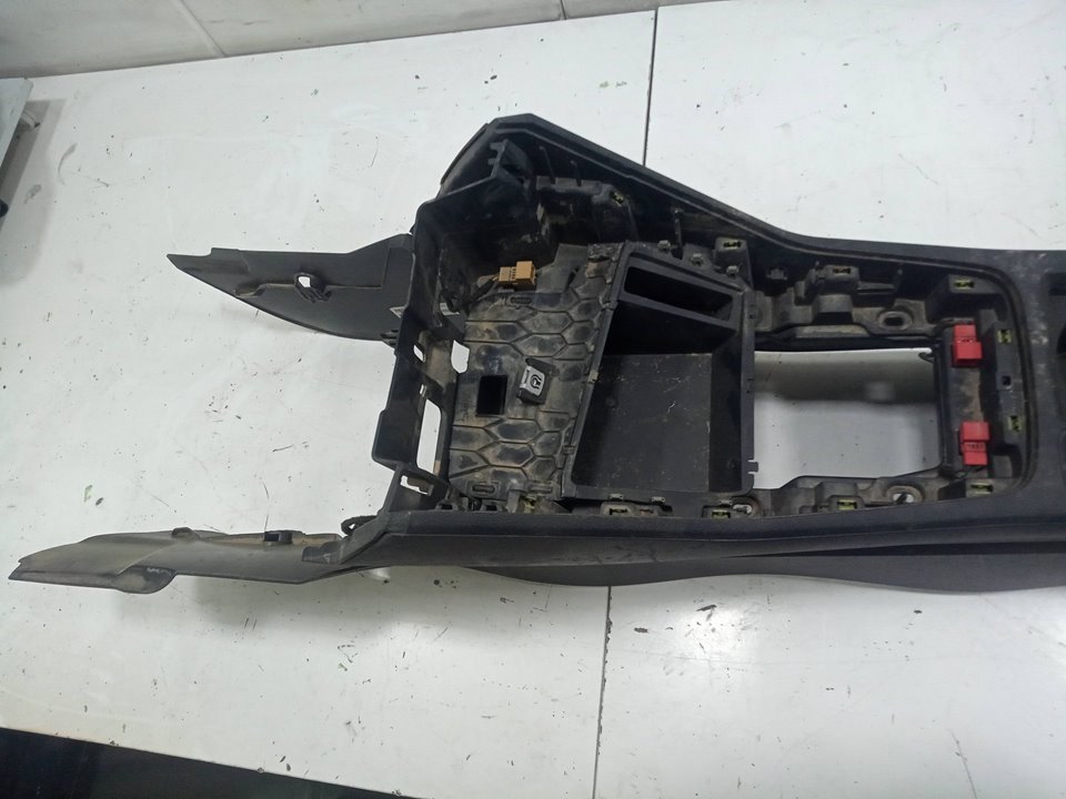 CONSOLA CENTRAL AUDI Q3 (8UG) Attraction   |   01.15 - 12.18