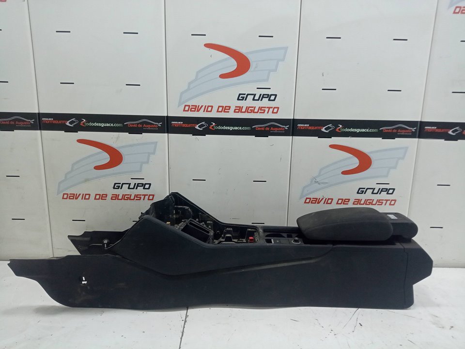 CONSOLA CENTRAL AUDI Q3 (8UG) Attraction   |   01.15 - 12.18