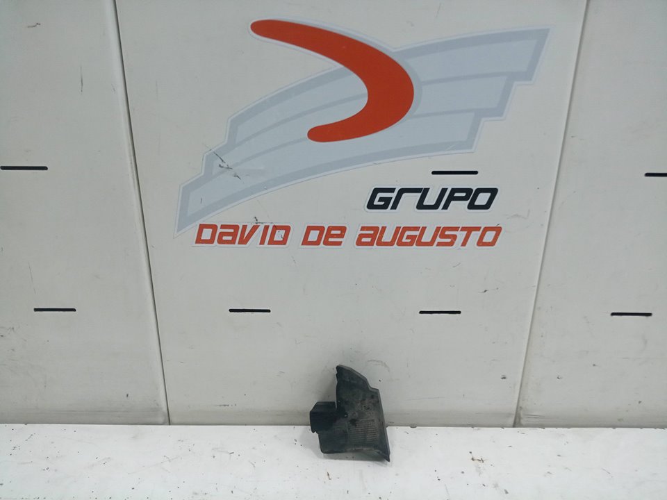 MOLDURA GUARDABARROS DELANTERO DERECHA AUDI Q3 (8UG) Attraction   |   01.15 - 12.18