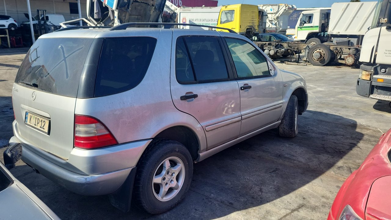 MERCEDES CLASE M (W163) 320 (163.154)   |   09.97 - 12.02 foto 2