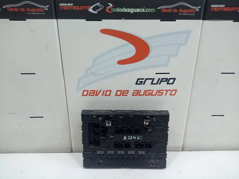 CAJA RELES / FUSIBLES foto 2