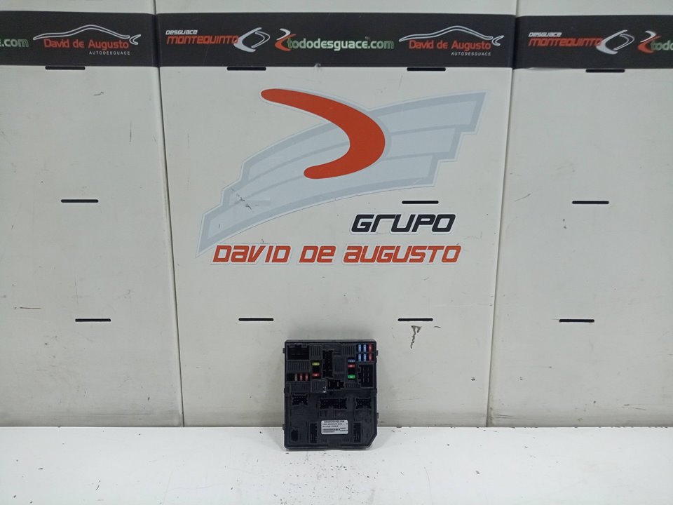 CAJA RELES / FUSIBLES