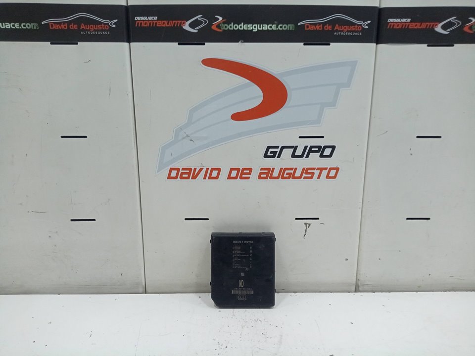 CAJA RELES / FUSIBLES foto 2