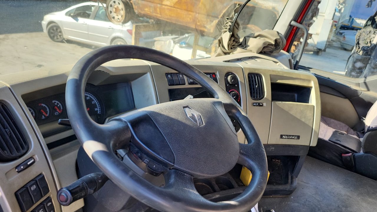 RENAULT PREMIUM ROUTE ->2006 Fas 4x2 Larga distancia Motor 10,8 Ltr. - 331 kW Diesel