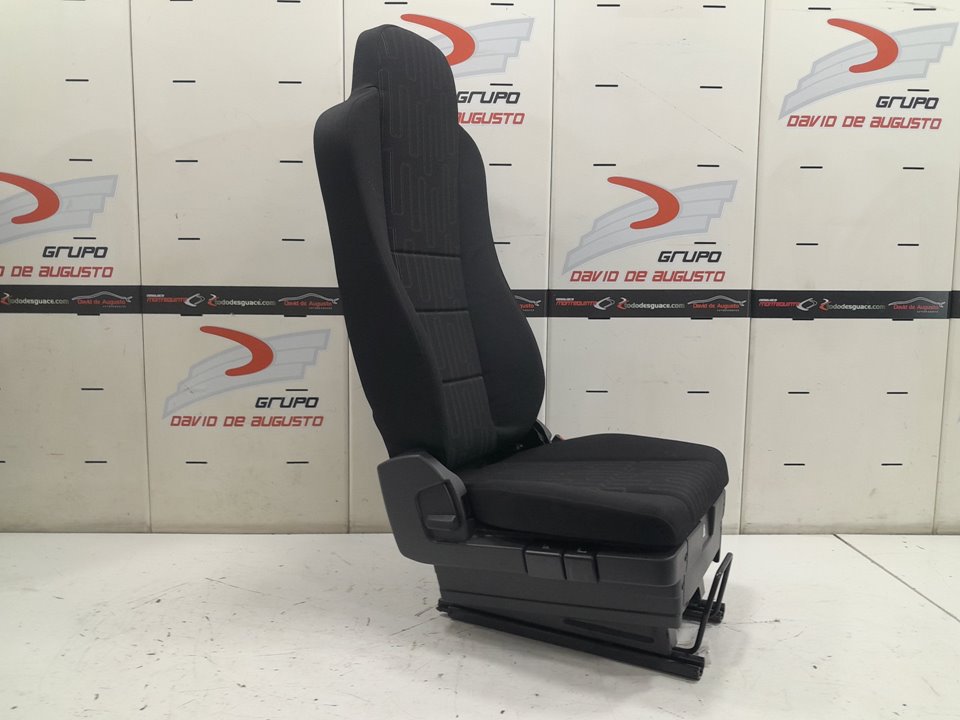 ASIENTO DELANTERO DERECHO MERCEDES ATEGO 2-EJES 18 T /BM 950/2/4 *   |   0.97 - 0.04
