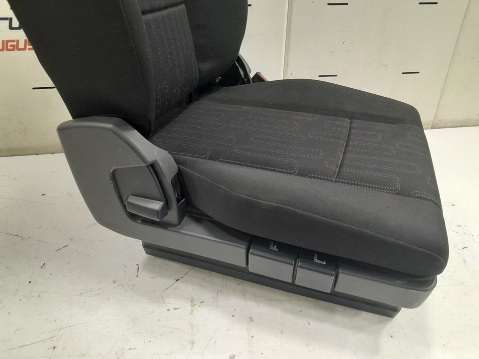 ASIENTO DELANTERO DERECHO MERCEDES ATEGO 2-EJES 18 T /BM 950/2/4 *   |   0.97 - 0.04