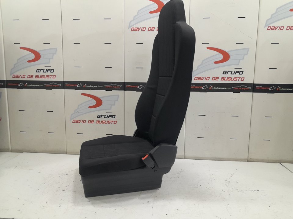 ASIENTO DELANTERO DERECHO MERCEDES ATEGO 2-EJES 18 T /BM 950/2/4 *   |   0.97 - 0.04
