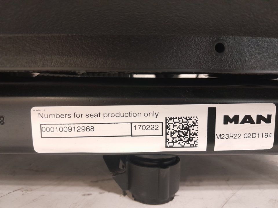 ASIENTO DELANTERO DERECHO MAN TGX 18.XXX FG /   4x2   BL XL