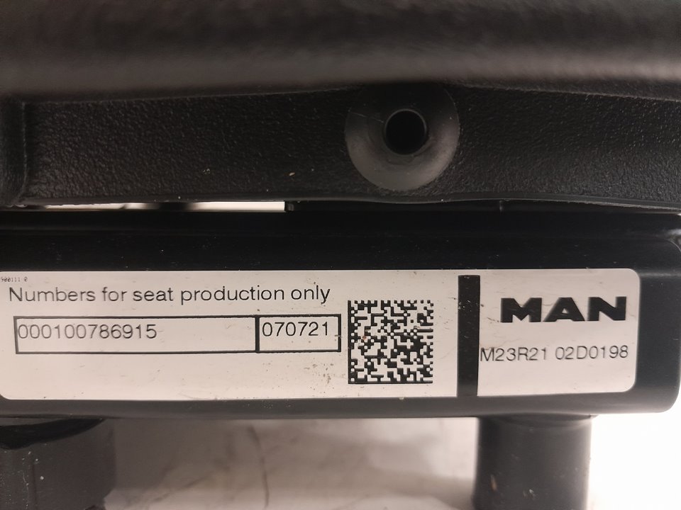 ASIENTO DELANTERO DERECHO MAN TGX 18.XXX FG /   4x2   BL XL